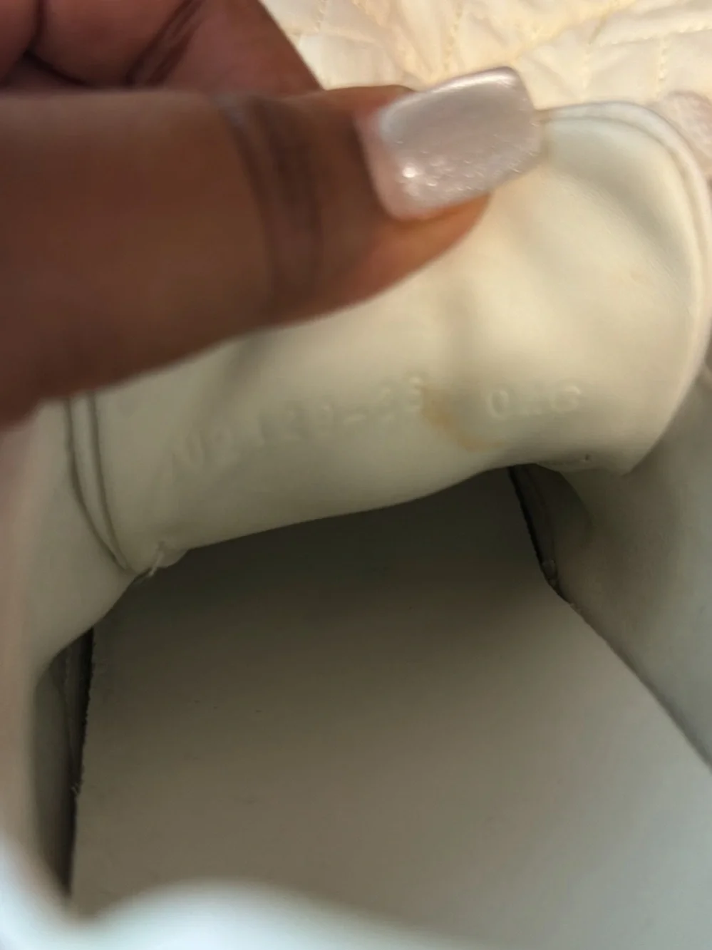GucciWhite Leather Women's Low-Top Sneakers with Green & Red Stripe